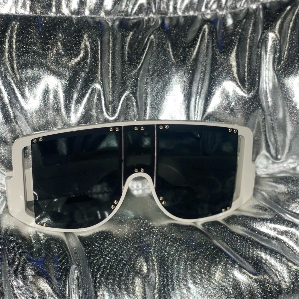 Fenty – Blockt Ii Mask – Ivory – Sunglasses – Rihanna Official(Authentic)